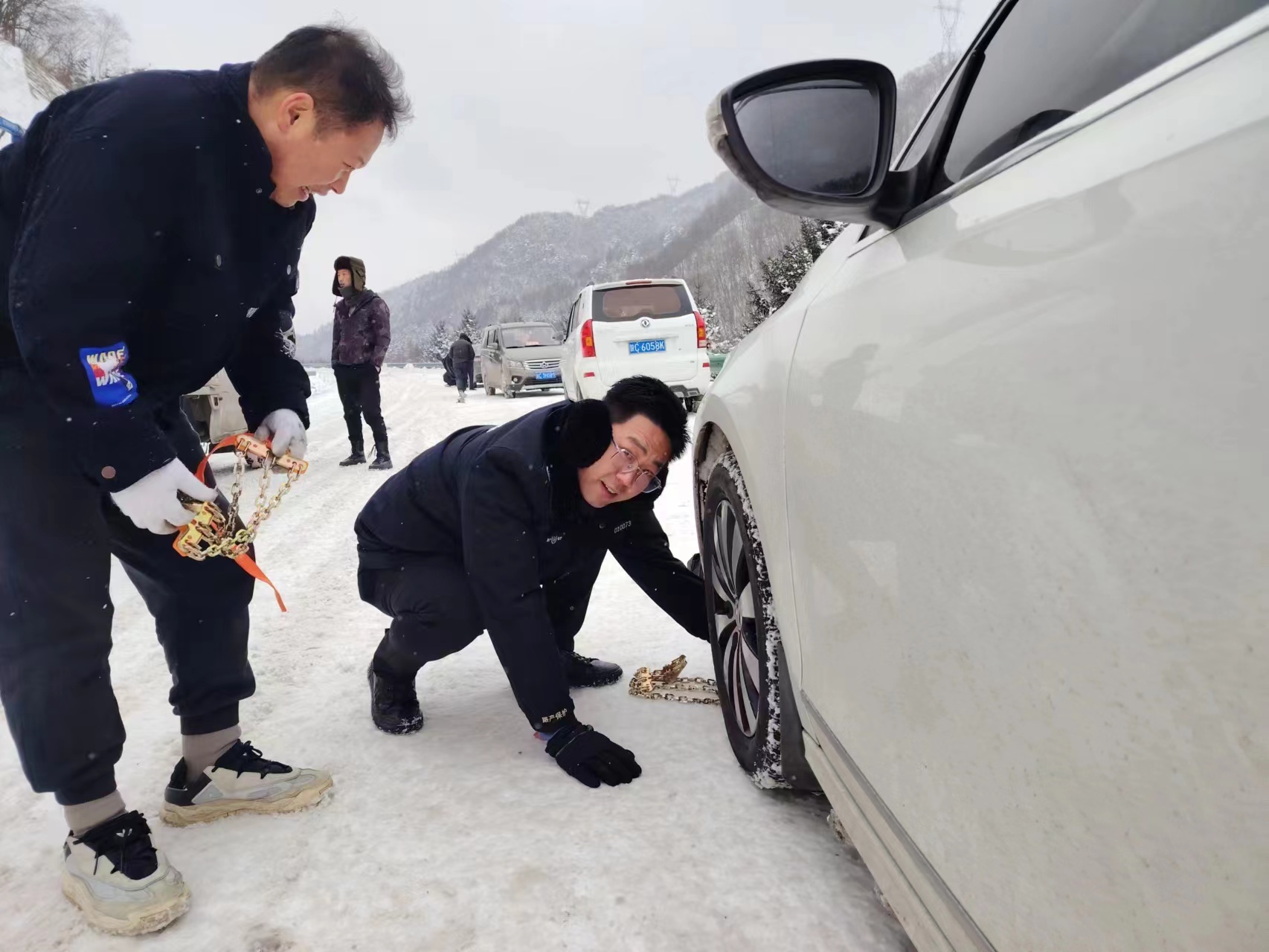帮助受困车辆.jpg